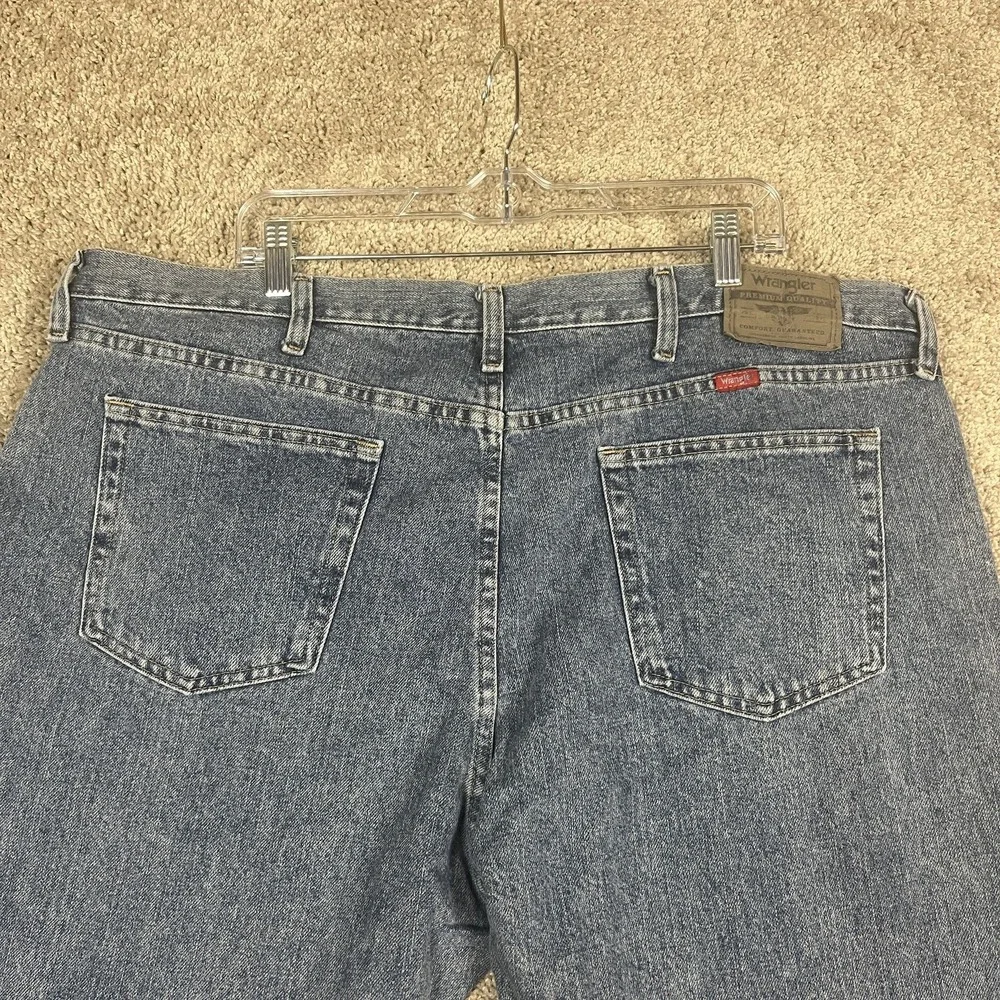 Wrangler‎ Jeans Mens 42x30 Blue Denim Relaxed Fit Comfort Classic Vintage Style